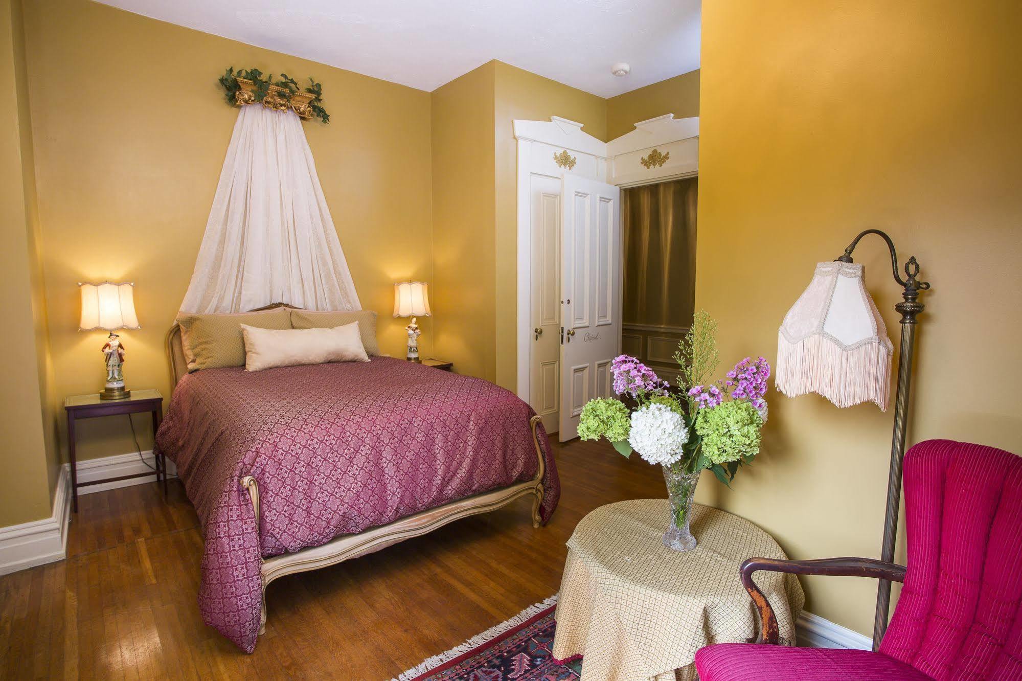 Hollinger House Bed & Breakfast Wabank Exterior photo